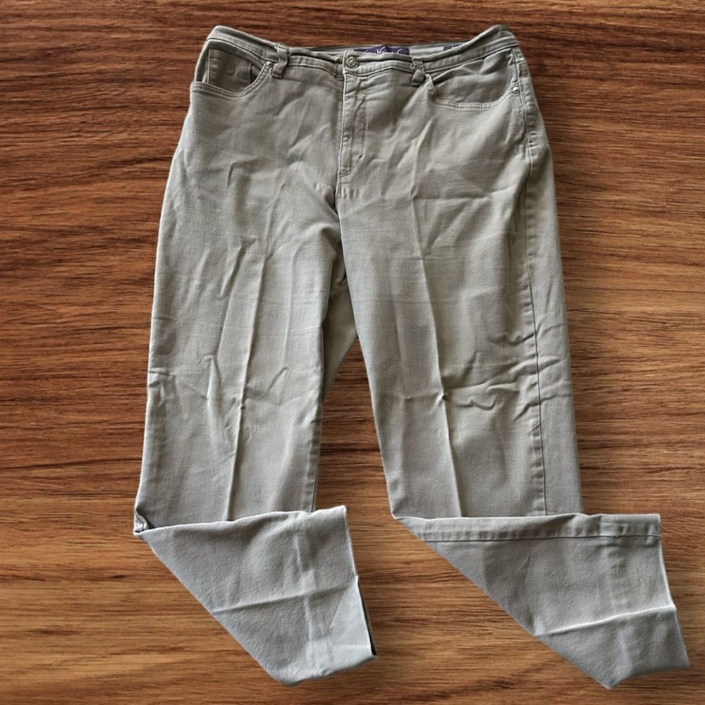 Gloria Vanderbilt Amanda Jeans!
